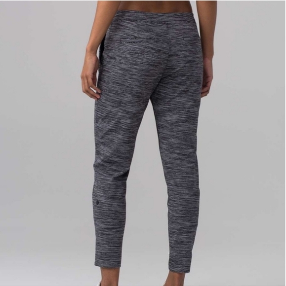Lululemon Jet Crop Wee Are From Space Size 4 - Picture 8 of 8